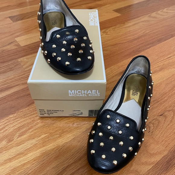 Michael Kors Ailee Studded Flat black leather gold studs size 7M - Picture 5 of 10